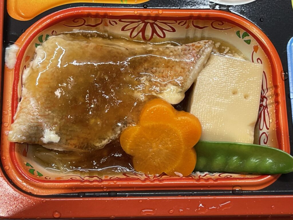 食宅便の弁当の魚