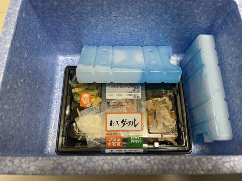 弁当が梱包された状態